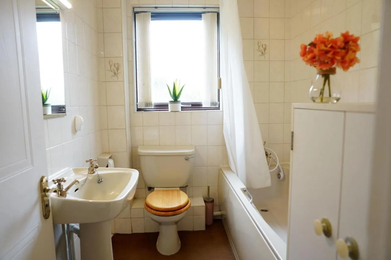 18Pg Dreams Unlimited - Budget Flat W Free Parking - Slough Windsor Heathrow
