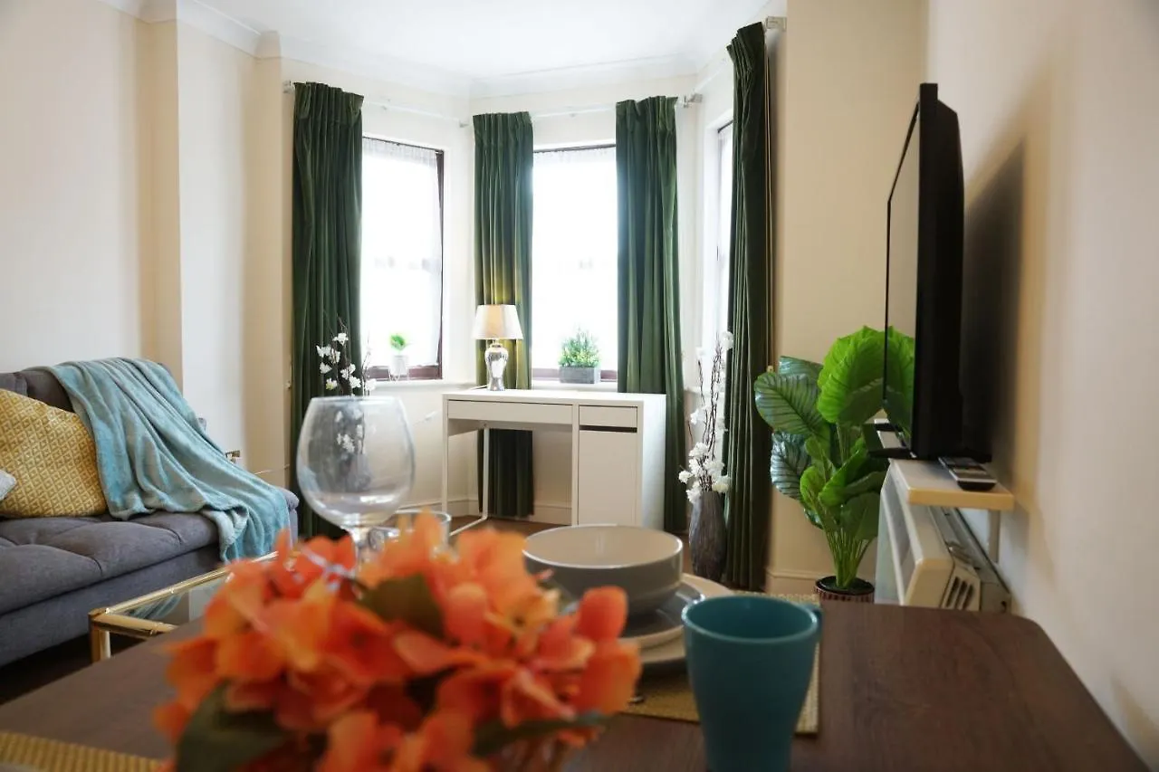 18Pg Dreams Unlimited - Budget Flat W Free Parking - Slough Windsor Heathrow Holiday home