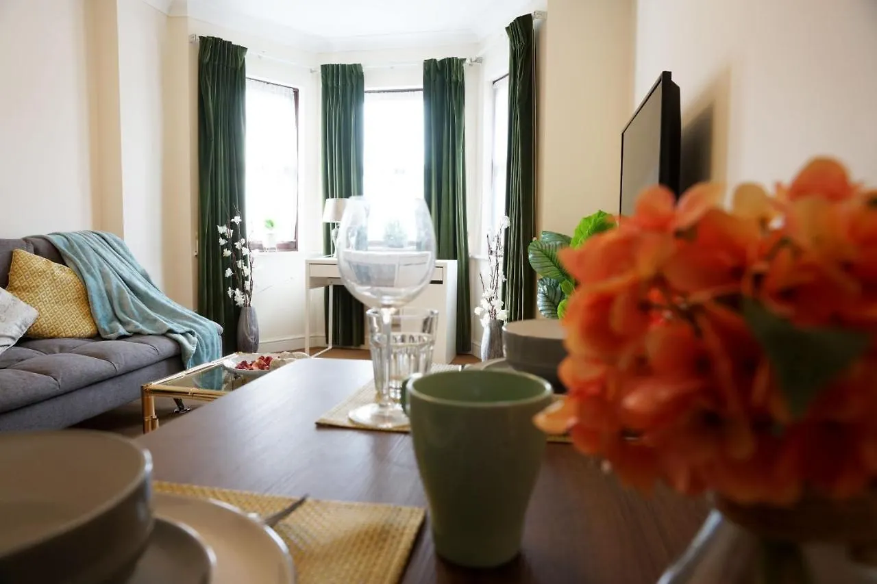 Holiday home 18Pg Dreams Unlimited - Budget Flat W Free Parking - Slough Windsor Heathrow