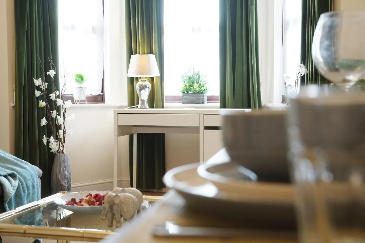 18Pg Dreams Unlimited - Budget Flat W Free Parking - Slough Windsor Heathrow
