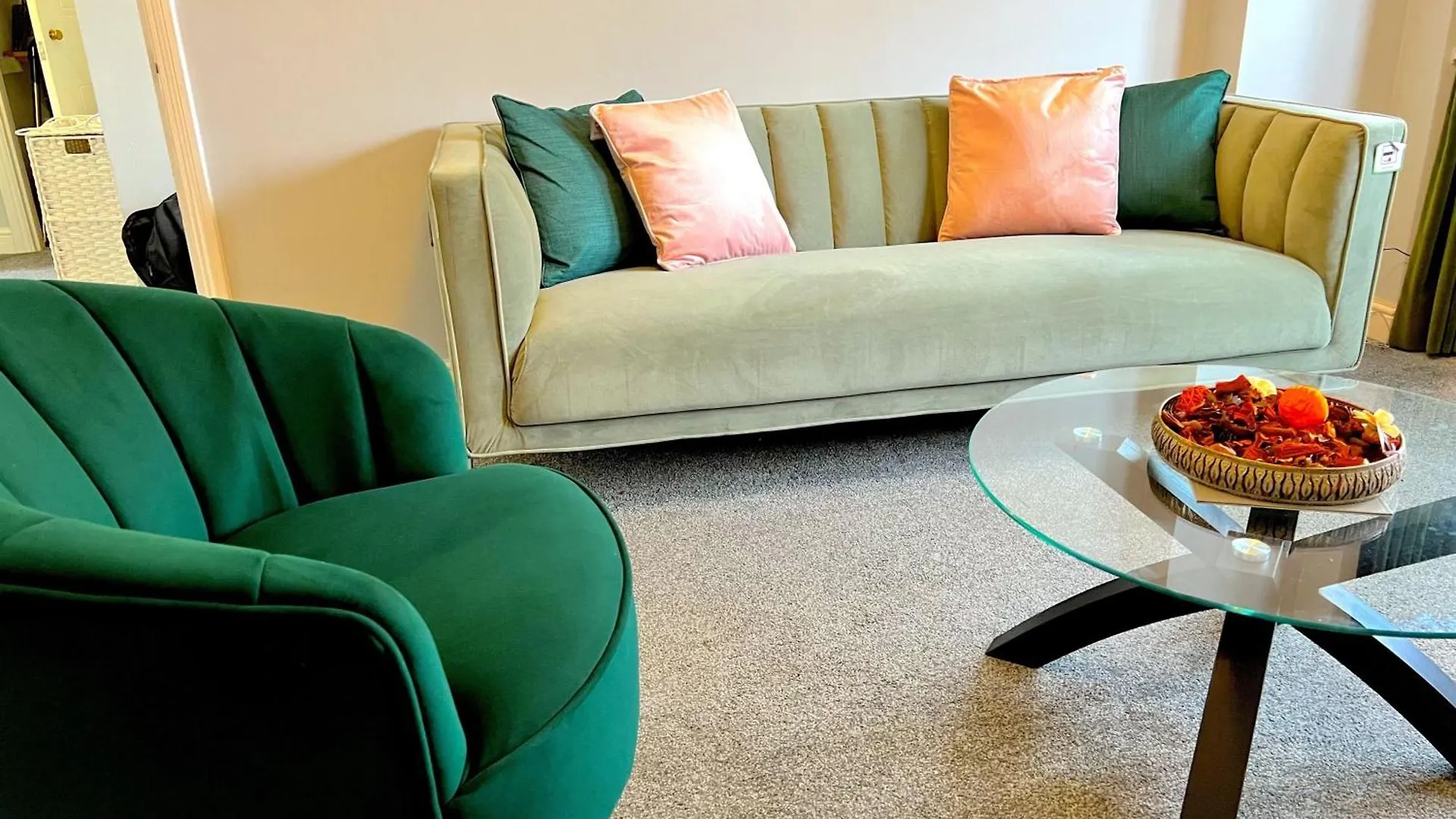 18Pg Dreams Unlimited - Budget Flat W Free Parking - Slough Windsor Heathrow United Kingdom