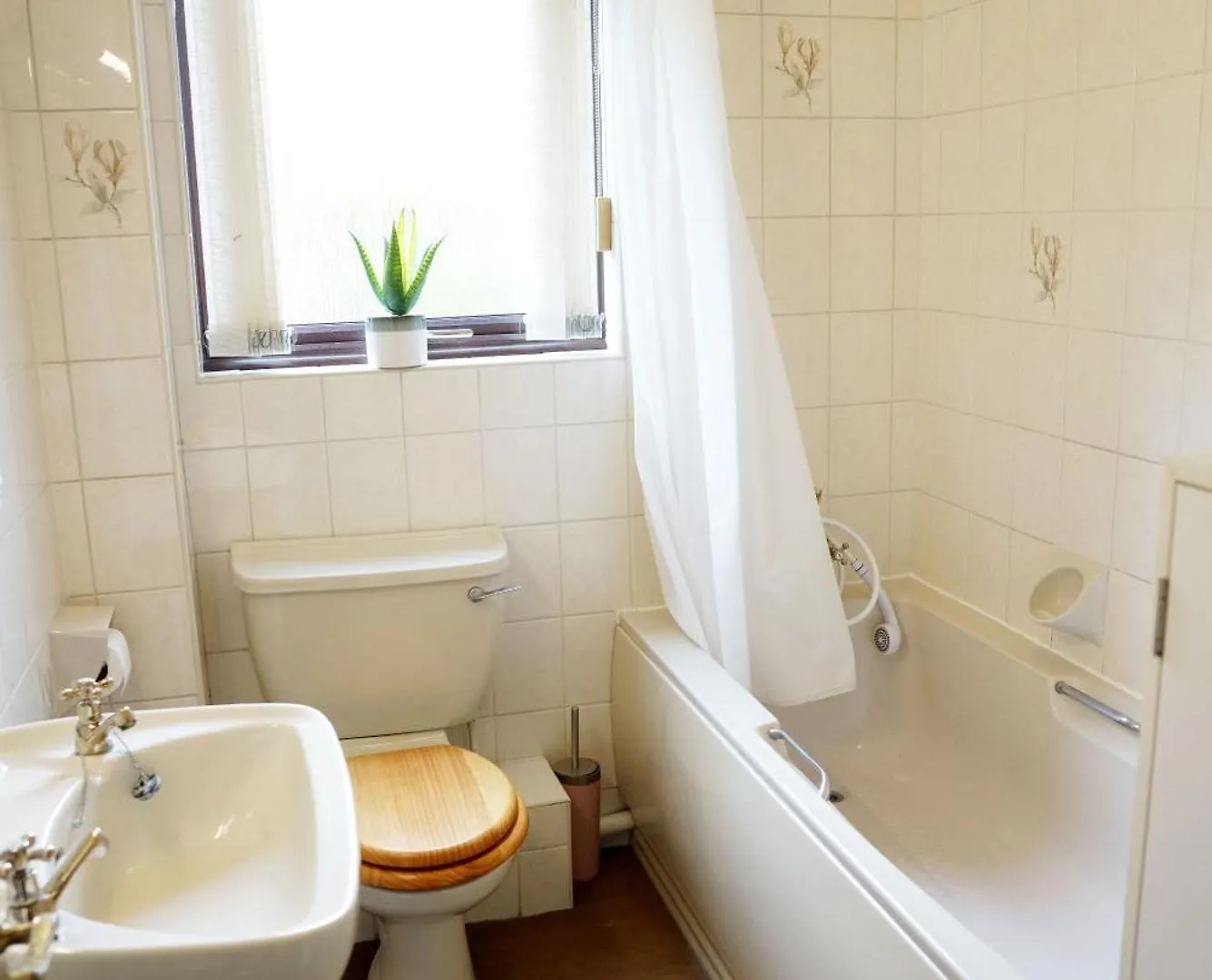 18Pg Dreams Unlimited - Budget Flat W Free Parking - Slough Windsor Heathrow Holiday home