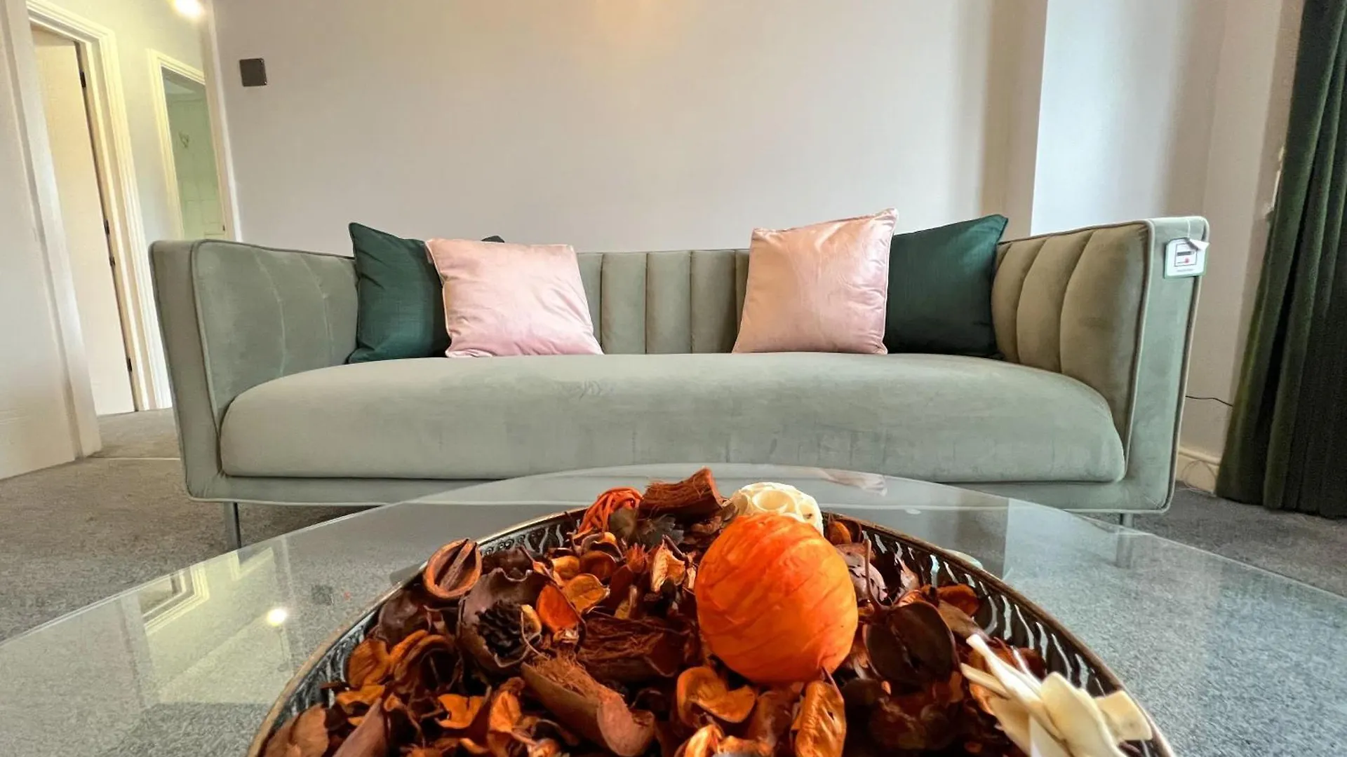 Holiday home 18Pg Dreams Unlimited - Budget Flat W Free Parking - Slough Windsor Heathrow United Kingdom