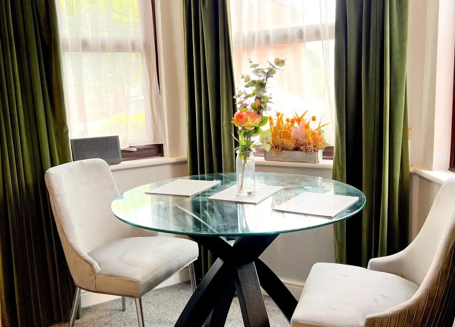 18Pg Dreams Unlimited - Budget Flat W Free Parking - Slough Windsor Heathrow 0*,  United Kingdom
